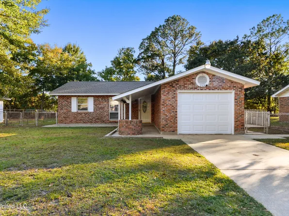 2325 W Park Dr, Gautier, MS 39553