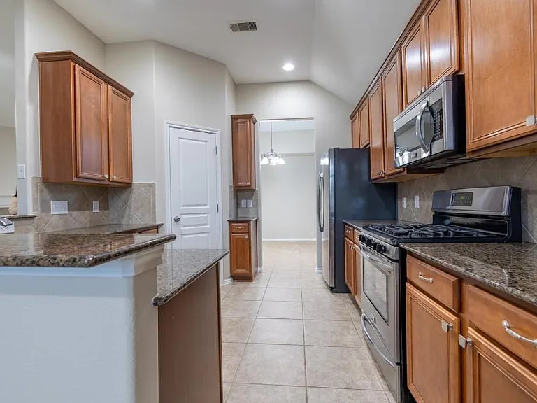 5402 Hickory Harvest Dr — Photo 4
