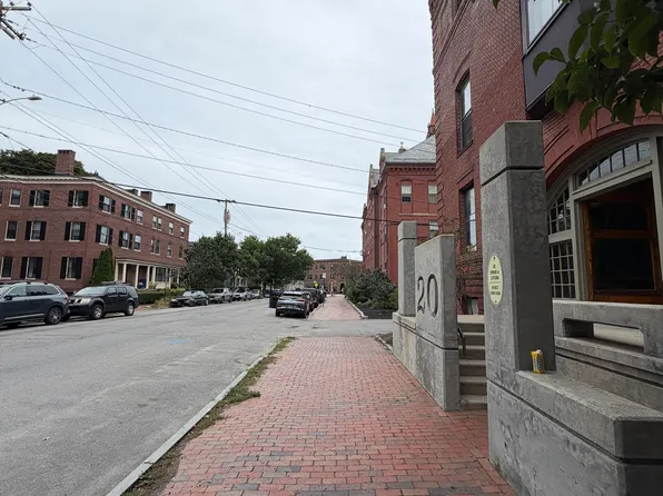 20 West St APT 5, Portland, ME 04102