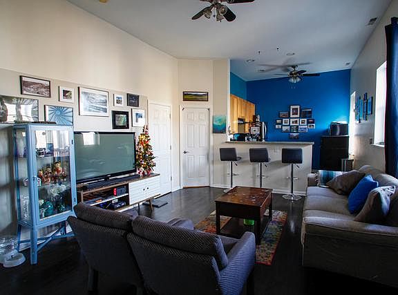 2nd image of 2603 N Hamlin Ave #3
