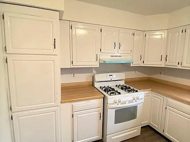 663 Shropshire Ave — Photo 5