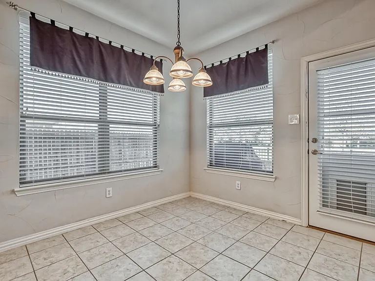 4609 Pine Brook Dr — Photo 15