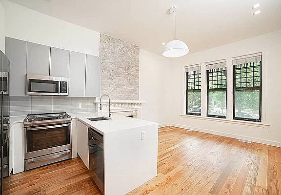 3rd image of 177 New York Ave #1F