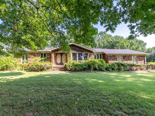 808 W Main St, Adamsville, TN 38310