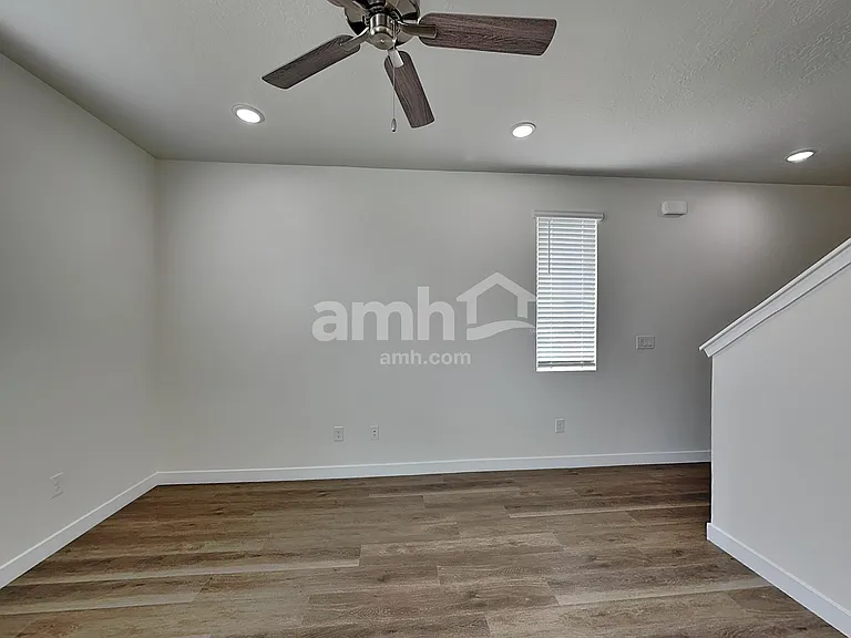 1232 W Mahogany St — Photo 6