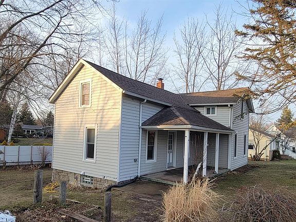 2nd image of 937 Main St