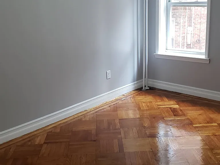 100 W 33rd St #16 — Photo 8