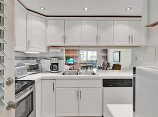 17050 NE 14th Ave APT 112, North Miami Beach, FL 33162