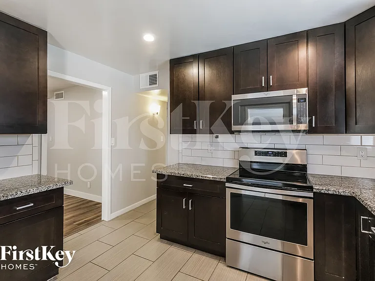 4144 E Almeria Rd — Photo 6