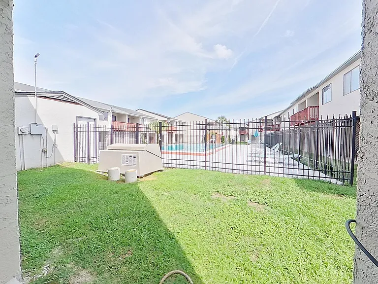 1345 Airport Dr #H20 — Photo 14