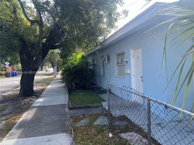 2118 N 19th Ave, Hollywood, FL