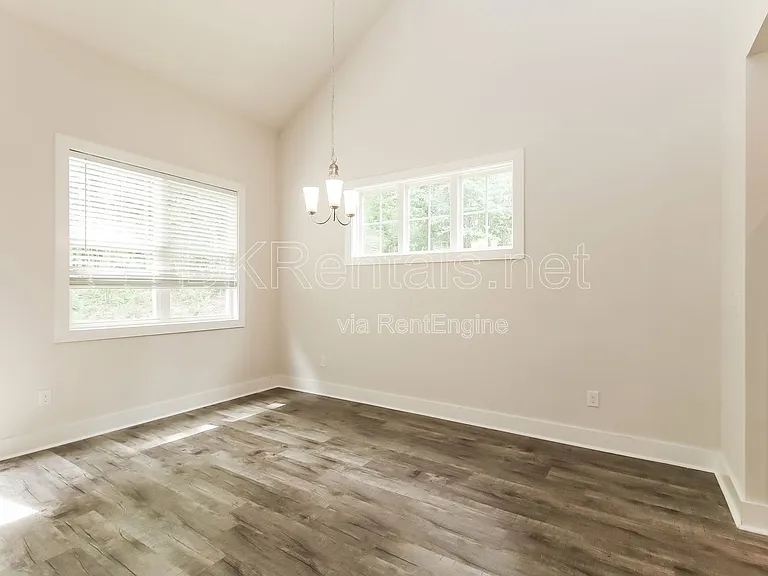 140 Stewart Glen Dr — Photo 4