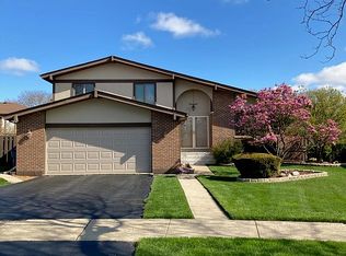 1237 N Anvil Ct, Addison, IL 60101