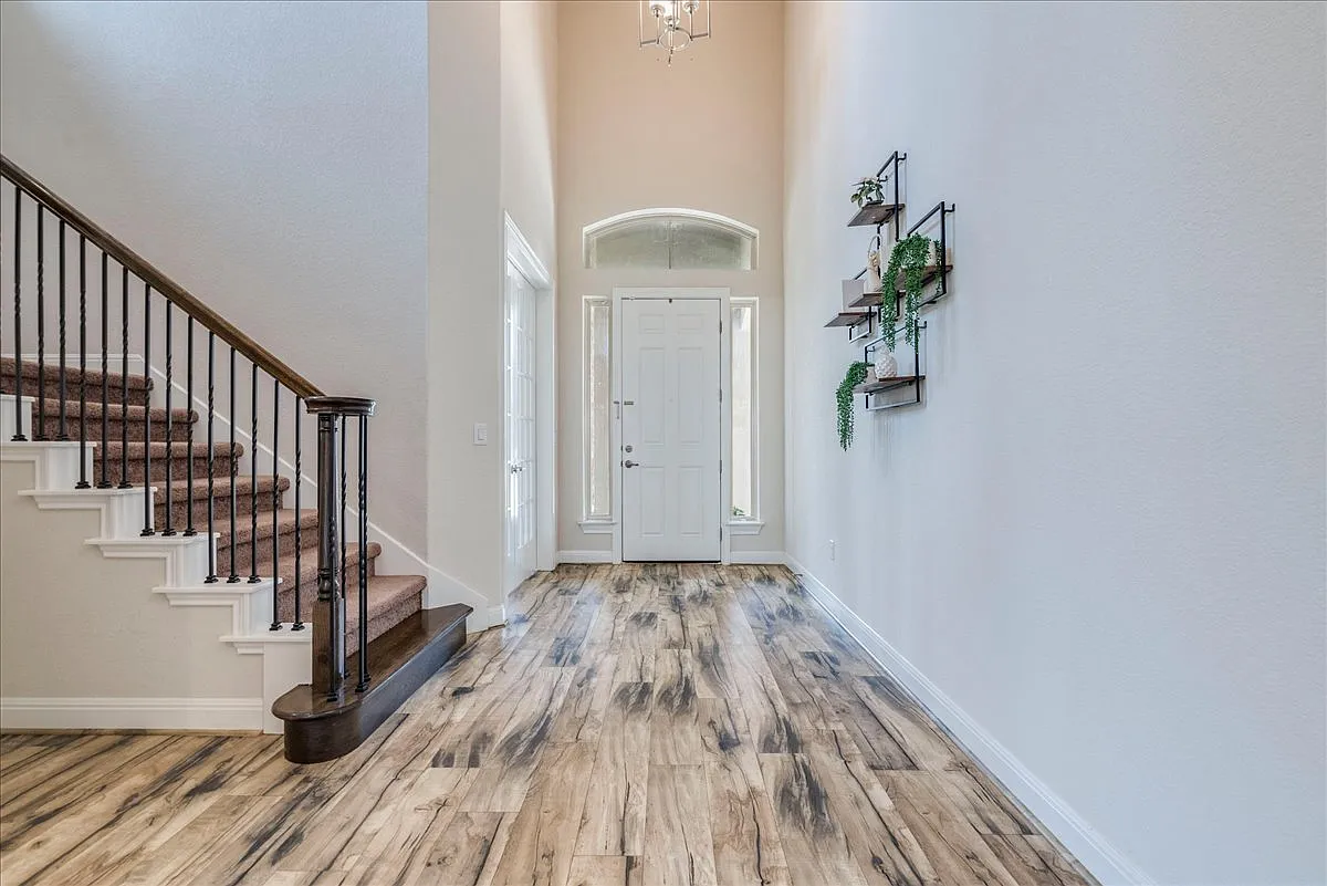 4 bed, 3.5 bath, 3250 sqft, $3,500 — Photo 3