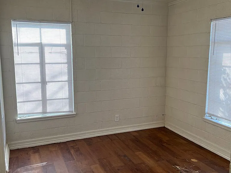 2300 W Hickory St — Photo 21