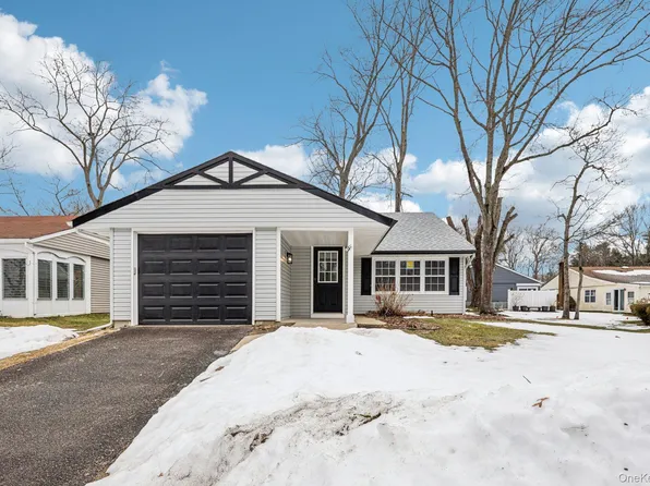 151 Laurance Lane, Ridge, NY 11961