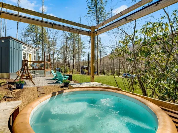 57 Tiny Home Dr, Hendersonville, NC 28792