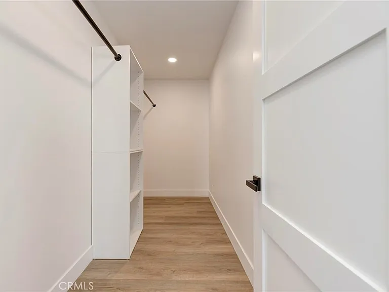 1090 Loma Dr — Photo 22