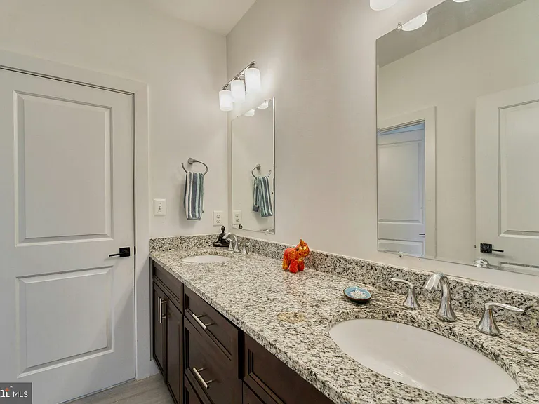 4107 Virginia St — Photo 22
