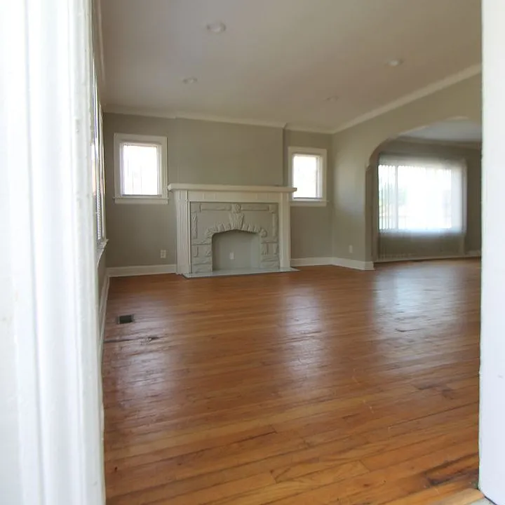 18714-16 Greenlawn Ave