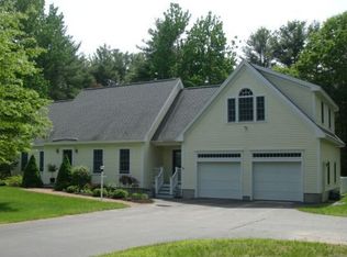 8 Cottagewood Ln, Kennebunk, ME 04043