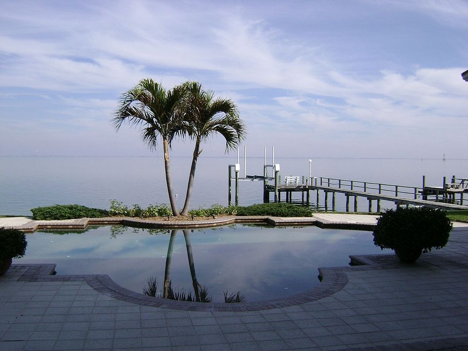 Wide Open Views ~ 108' Seawall