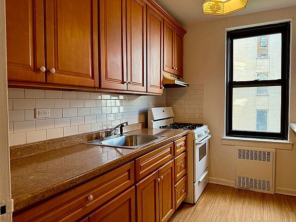 5th image of 11224 Northern Blvd APT 3G