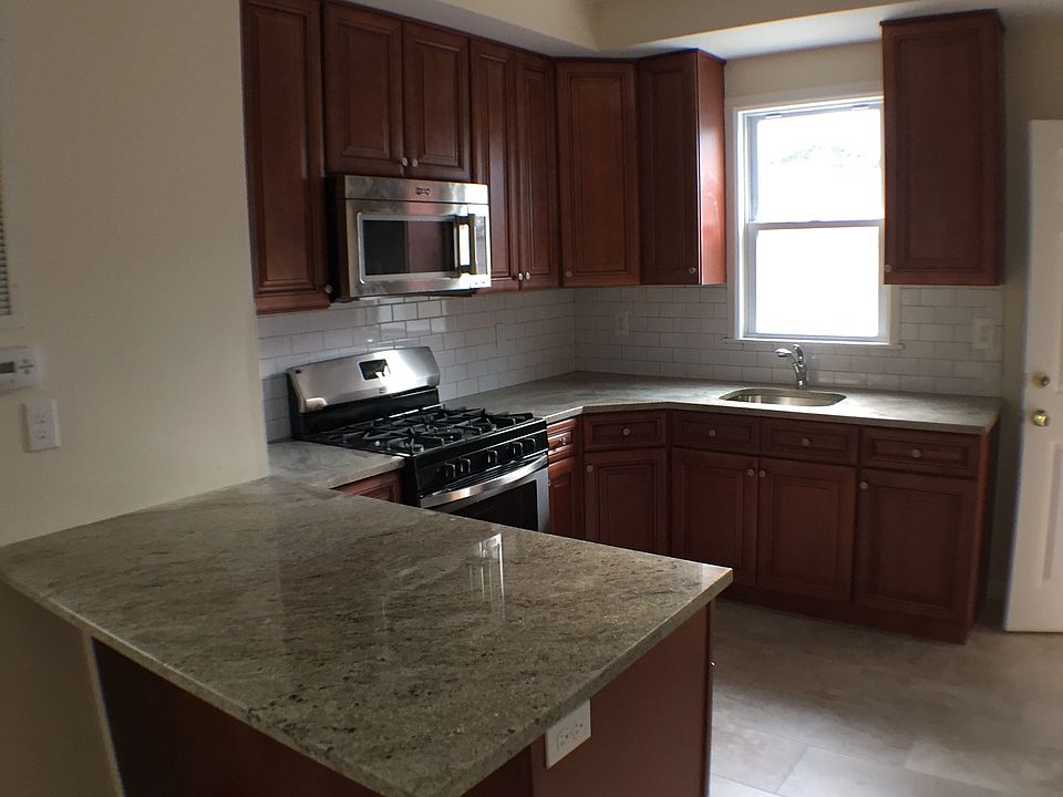 1st image of 15014 Grand Central Pkwy #1