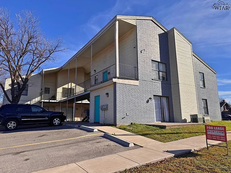 1611 Bell St — Photo 18