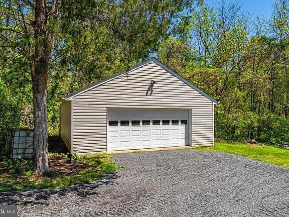 3rd image of 8265 Opal Rd
