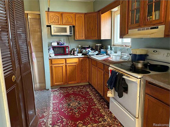 2nd image of 15927 Briggs Rd