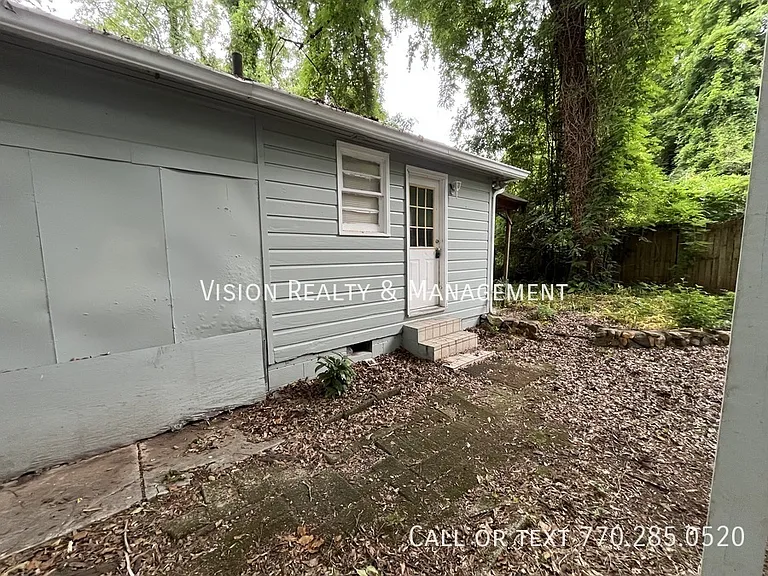 121 Howell Rd #B — Photo 3