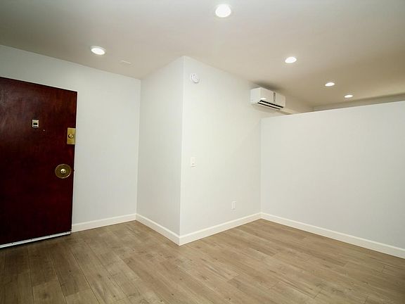 3rd image of 622 N Isabel St #5