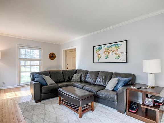 5th image of 2723 Oakwood Dr SE