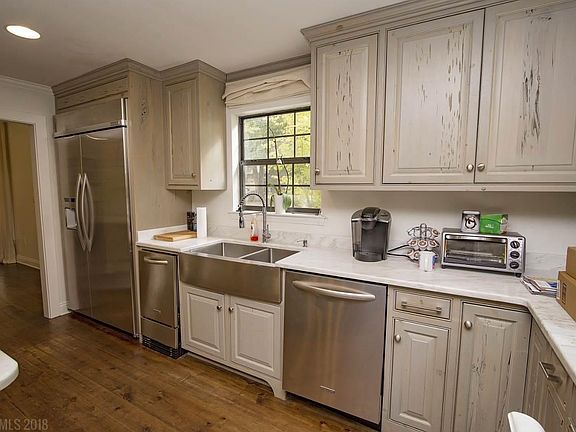 3rd image of 306 Woodbridge Dr