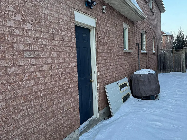 7355 Aldergrove Ct — Photo 2