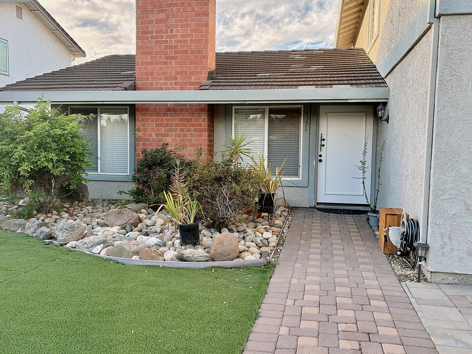 4 bed, 2.5 bath, 1880 sqft, $4,500 — Photo 2