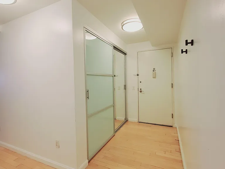 20 West St #11E — Photo 10