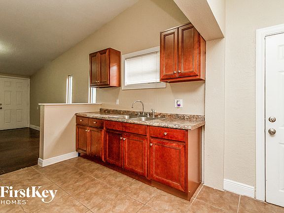 4th image of 1013 Orange Ave