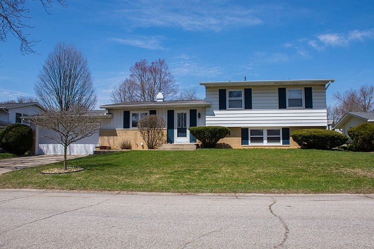 1st image of 1627 Victoria Dr