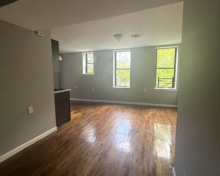 283-285 Hawthorne Ave #L1 — Photo 6