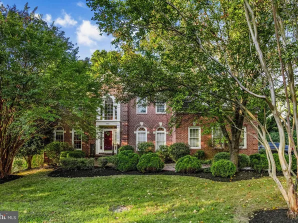 7854 Bressingham Dr, Fairfax Station, VA 22039