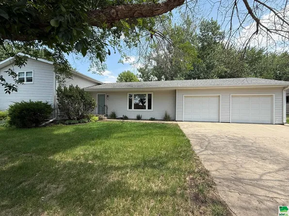 201 Louisiana Ave SW, Orange City, IA 51041