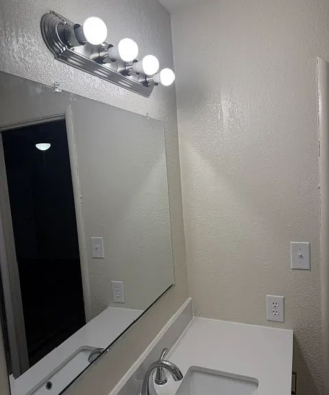 211 W 1st Ave #C — Photo 17