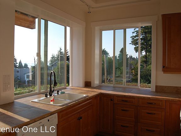5th image of 19527 22nd Pl NW