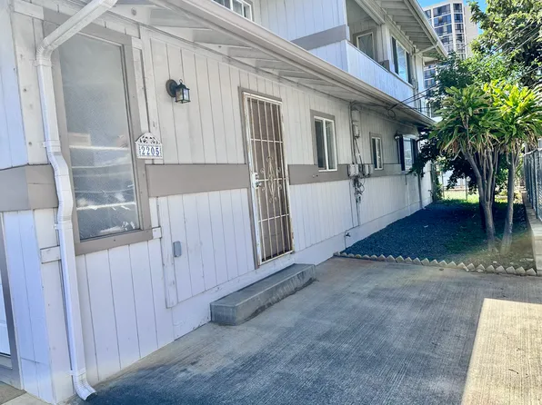 2205 Fern St, Honolulu, HI 96826