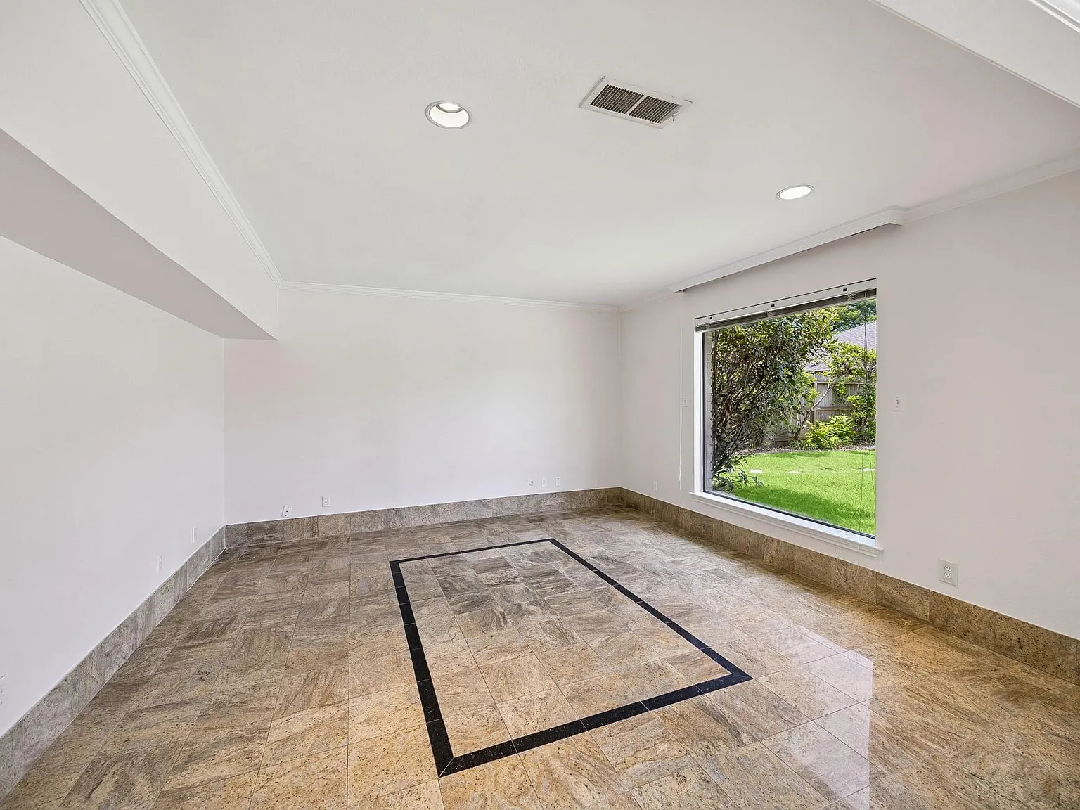4 bed, 2.5 bath, 2931 sqft, $5,250 — Photo 3