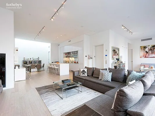 Rented by Sotheby's International Realty | media 11