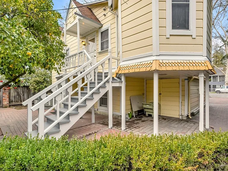 2628 G St #UPPER — Photo 16
