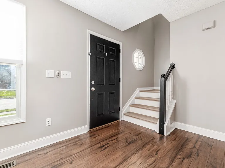 8446-1 Olenbrook Dr — Photo 8
